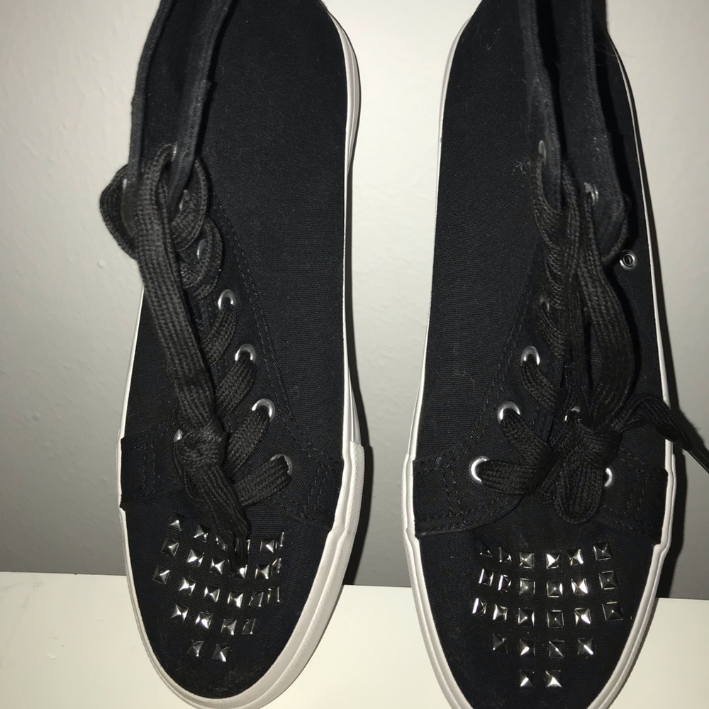 Men Black Skull High-Top Sneaker